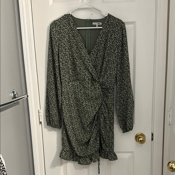 Fashion Nova Long Sleeve Green Patterned Dress - Picture 1 of 4